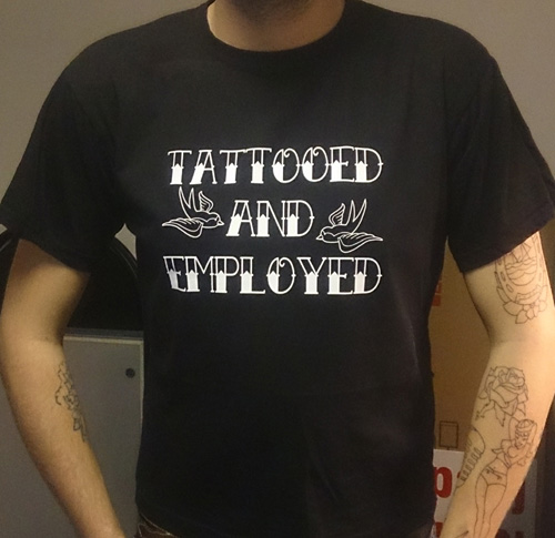 T-shirt med tryck Tattooed and Employed, tryckt av Andys Service, Dals Långed